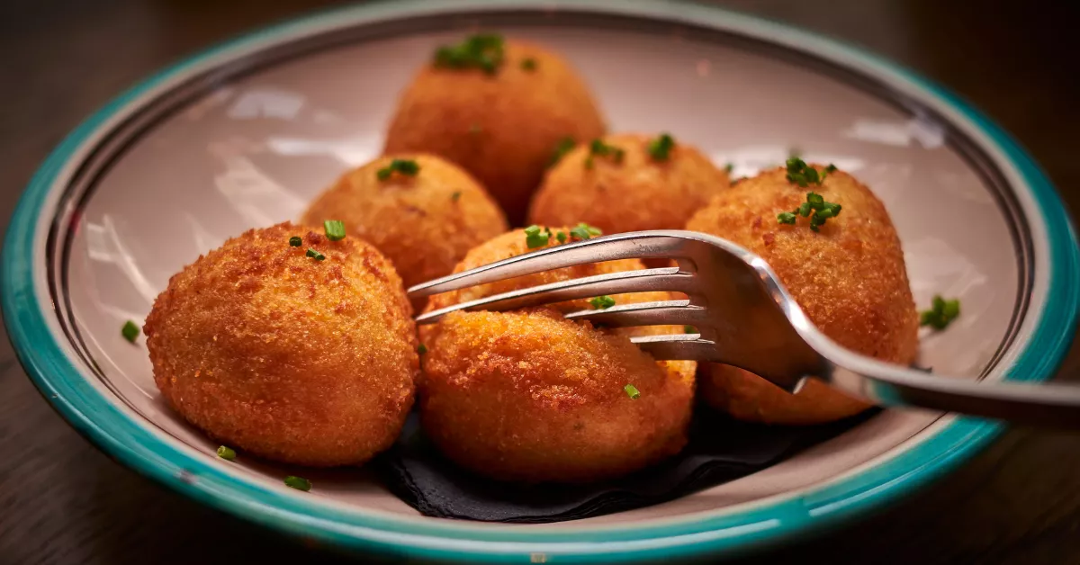 Imagen de un plato de croquetas / PEXELS