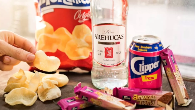 Clipper de fresa, ron Arehucas, Munchitos y Tirmas / RED SOCIAL X Clipper de fresa, ron Arehucas, Munchitos y Tirmas / RED SOCIAL X