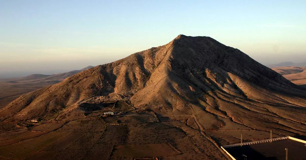 Montaña de Tindaya, volcán de Canarias / EFE