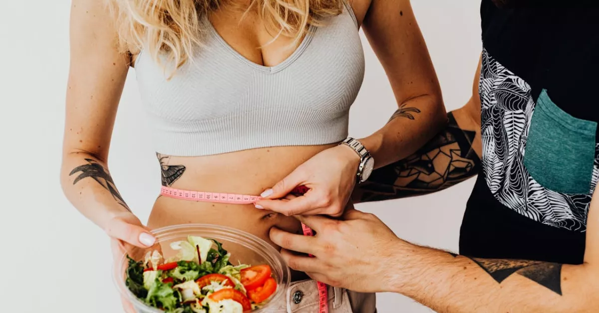 Imagen de una persona que hace dieta para adelgazar / PEXELS