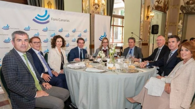 Foto de familia junto a José María Aznar en el Hotel Santa Catalina / FORO CANARIO Foto de familia junto a José María Aznar en el Hotel Santa Catalina / FORO CANARIO