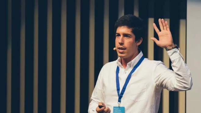 Miguel Peñate, fundador de Reply Next, durante una ponencia. /CEDIDA Miguel Peñate, fundador de Reply Next, durante una ponencia. /CEDIDA