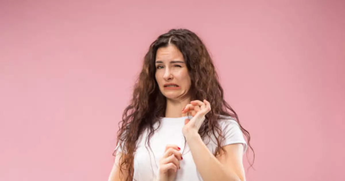 Imagen de una mujer que expresa rechazo / PEXELS 