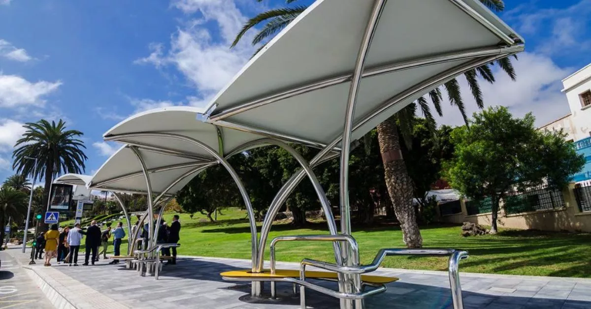 Las paradas de la MetroGuagua es uno de los proyectos que investiga el juez del 'caso Valka' por los supuestos vínculos con el entorno familiar de José  Manuel Setién, ex responsable de Urbanismo y principal imputado. / AH