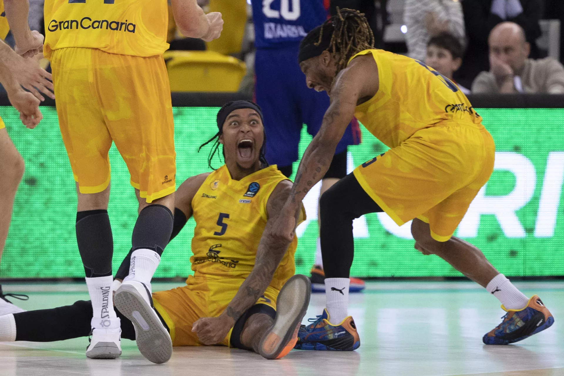 Glorioso Granca. En la imagen, Caleb Homesley que, con 19 puntos, fue el máximo anotador amarillo en Estambul. / QUIQUE CURBELO-EFE