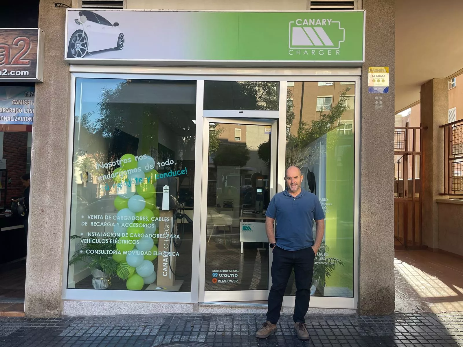 Roberto Amorin, CEO y co-fundador de CANARY CHARGER, tienda pionera en Canarias. / CEDIDA