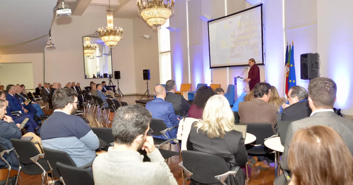 La presidenta del Parlamento de Canarias, Astrid Pérez, en la conferencia en Azores / PARLAMENTO DE CANARIAS