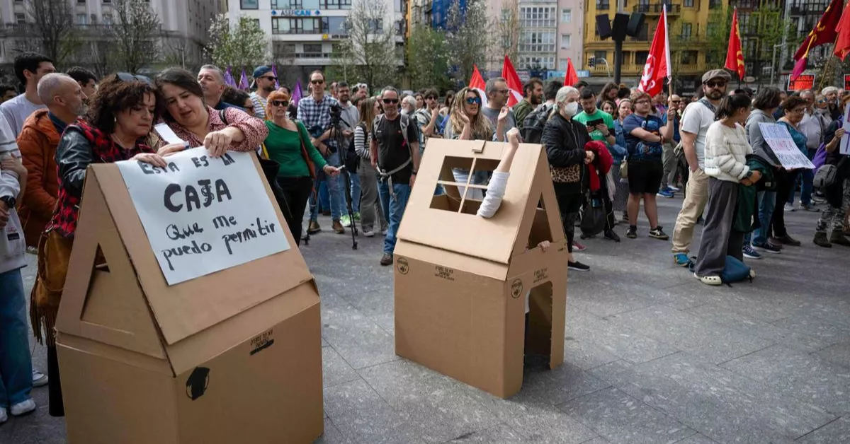 Manifestaciones en España por una vivienda digna / EFE Manifestaciones en España por una vivienda digna / EFE