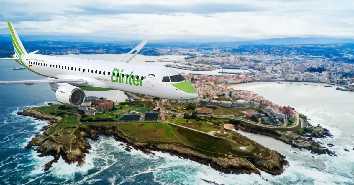 Un avión de Binter y una panorámica de A Coruña / MONTAJE AH