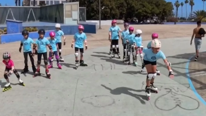 Imagen de los niños patinando en San Telmo / AH