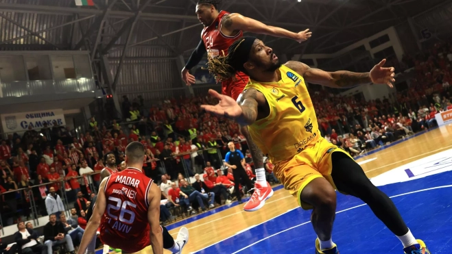 El Dreamland Gran Canaria se estrella ante el muro físico del Hapoel. / VASSIL DONEV-EPA-EFE El Dreamland Gran Canaria se estrella ante el muro físico del Hapoel. / VASSIL DONEV-EPA-EFE