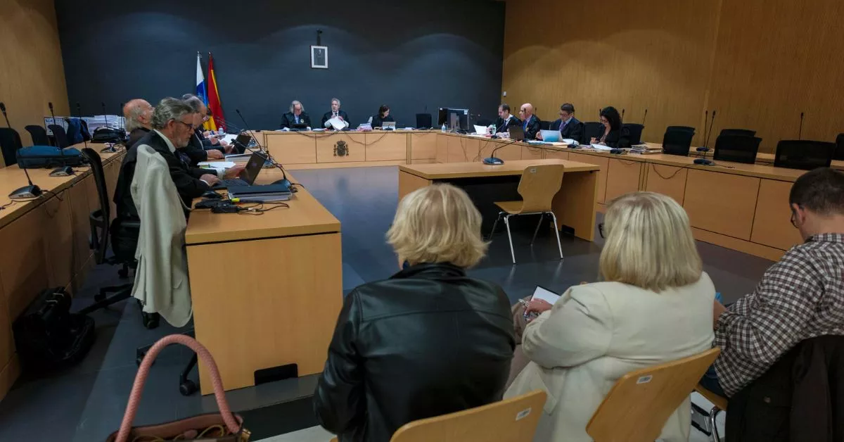 La Audiencia de Las Palmas retomó este miércoles el juicio del caso 'Fundescan' en 2008 y 2009, con varios cargos de UGT que se exponen a penas de cárcel. EFE/ Ángel Medina G.