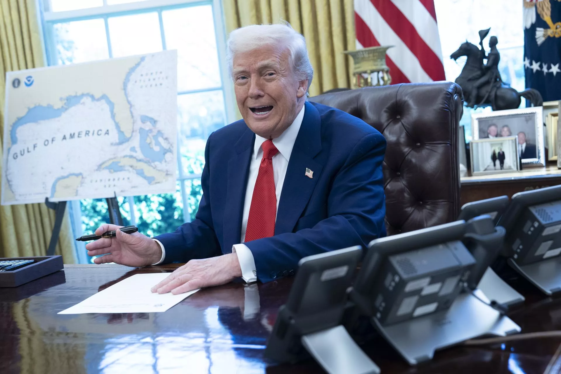 Trump sube los aranceles… y Canarias paga la factura por adelantado. / CHRIS KLEPONIS-POOL-EPA-EFE