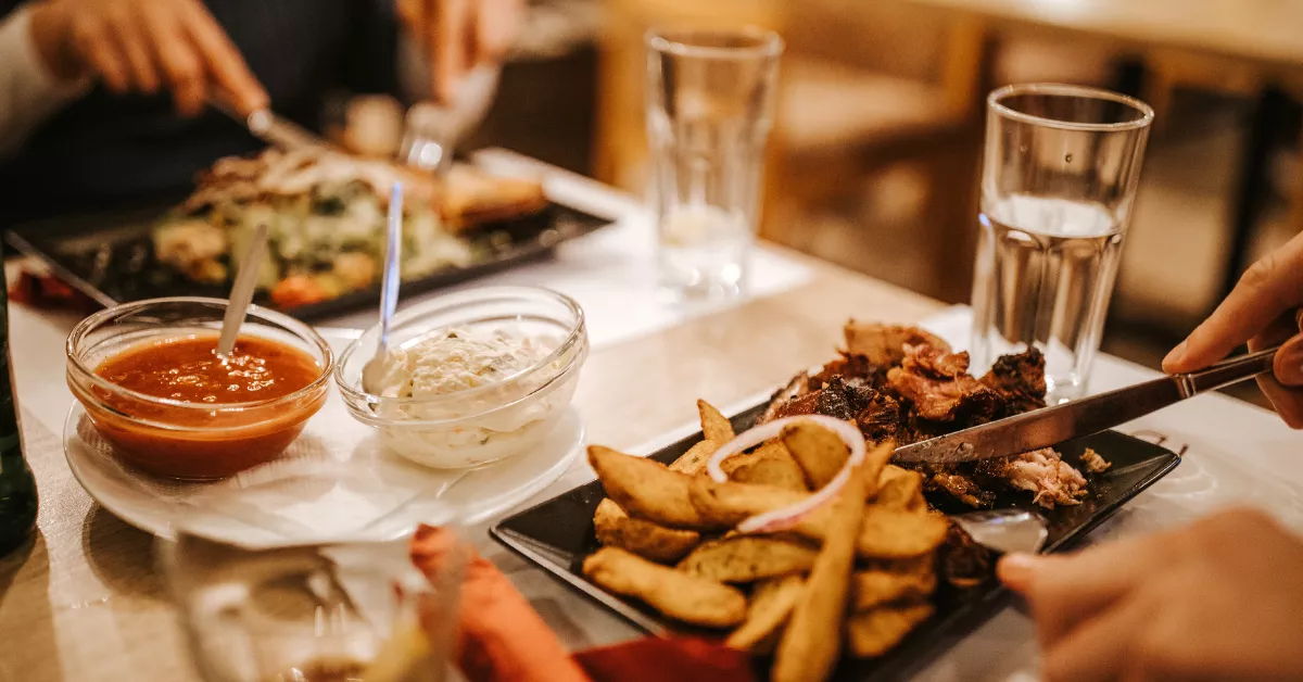 Imagen de un bar con menú / PEXELS