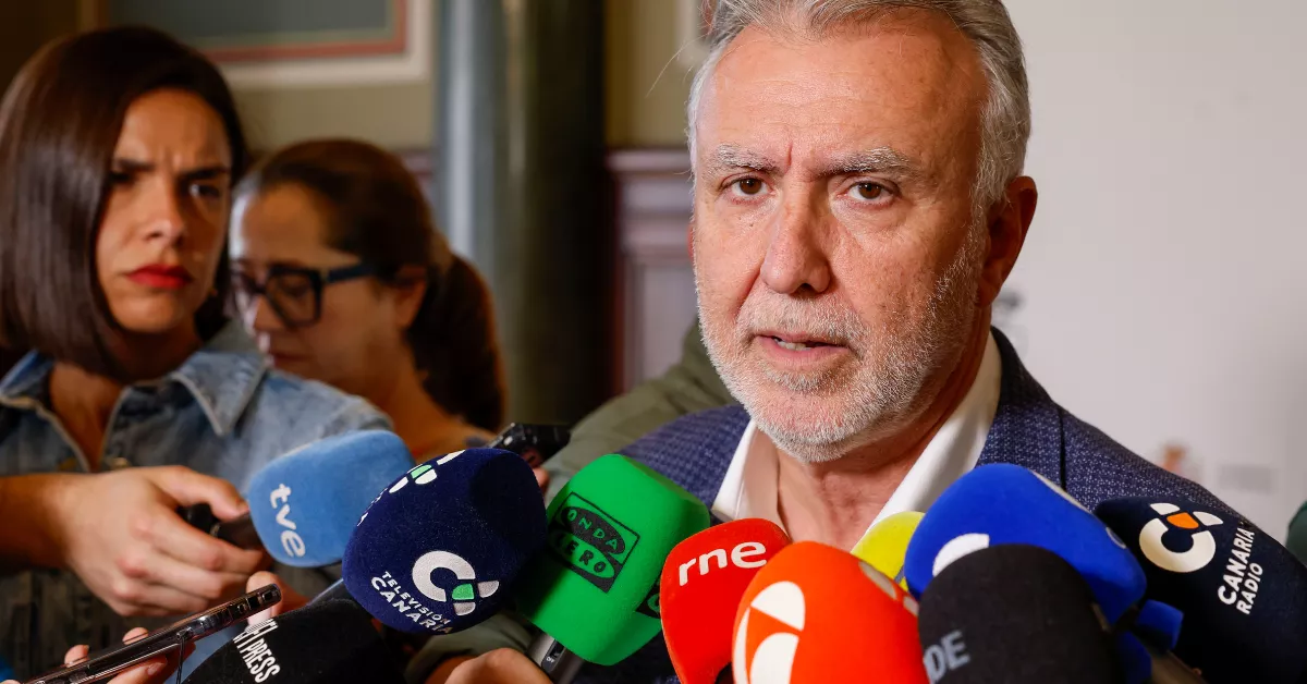 El ministro de Política Territorial y Secretario General del PSOE en Canarias, Ángel Víctor Torres. / EFE - ELVIRA URQUIJO