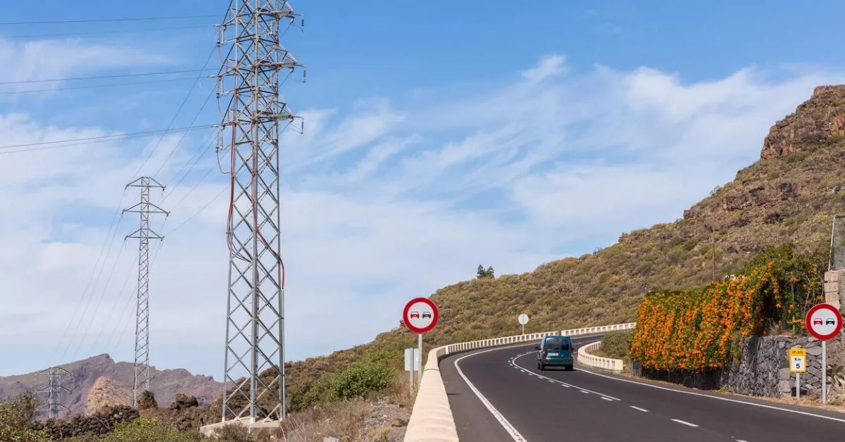 Postes eléctricos en Tenerife / AH