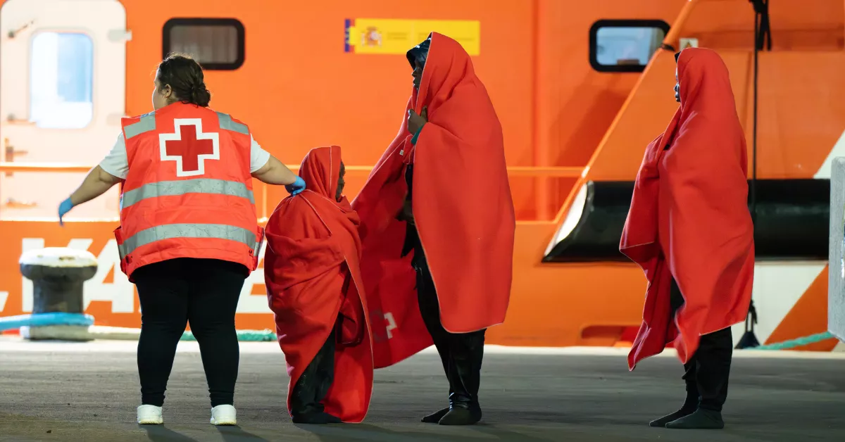 Salvamento Marítimo en Las Palmas coordinó desde la tarde noche de este sábado el rescate de 120 personas, dos de ellas menores de edad / EFE - CARLOS DE SAÁ