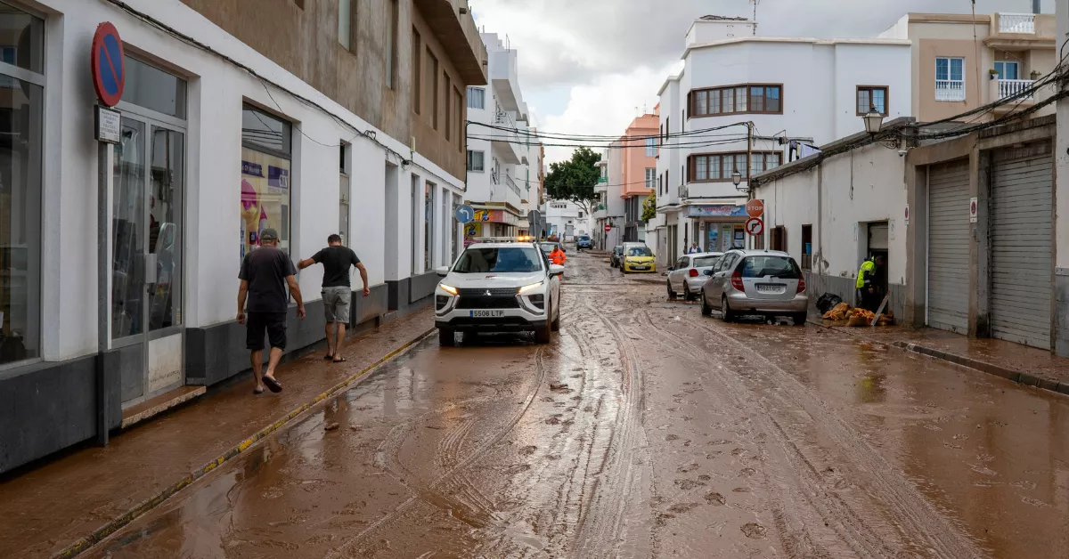 Fotografía este sábado, de una calle tras las lluvias en Arrecife, a causa de las lluvias / EFE - ADRIEL PERDOMO