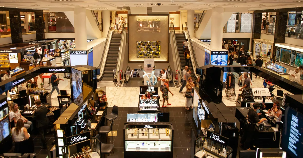 Imagen de personas de compras / PEXELS 