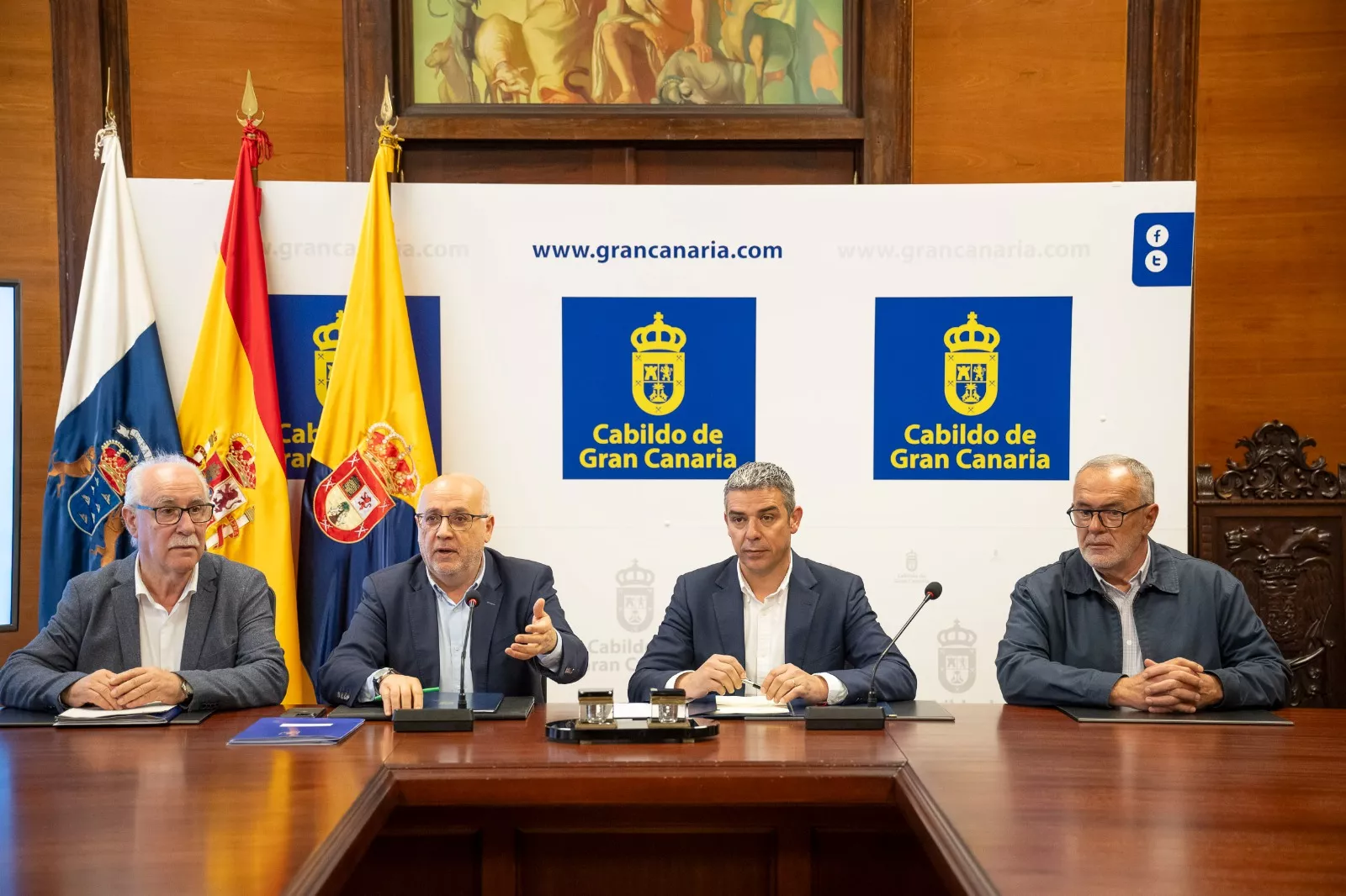 Firma del convenio para mejorar el riego entre el Gobierno de Canarias y el Cabildo de Gran Canaria./ GOBIERNO DE CANARIAS
