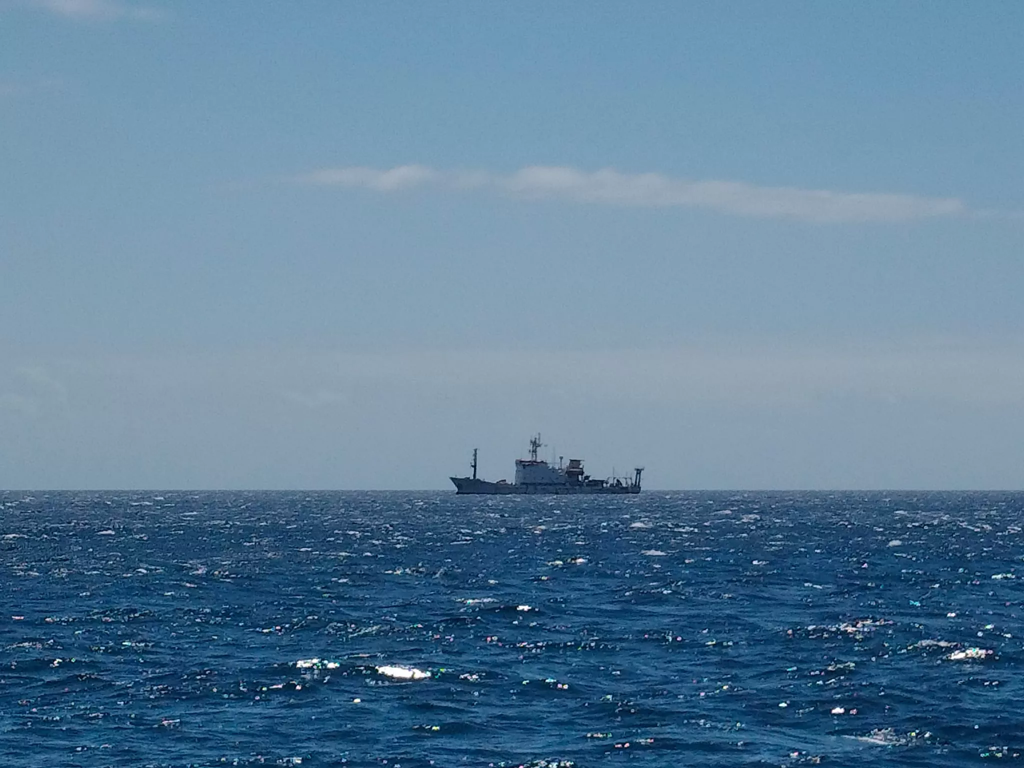 Imagen del barco Explora, que navega por la costa sur de Tenerife estos días. / CEDIDA 