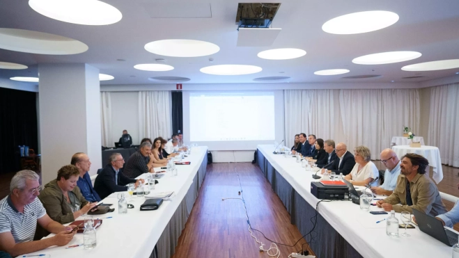 42175c11863e48f89cc9b9614d7b62d48e3f7721w