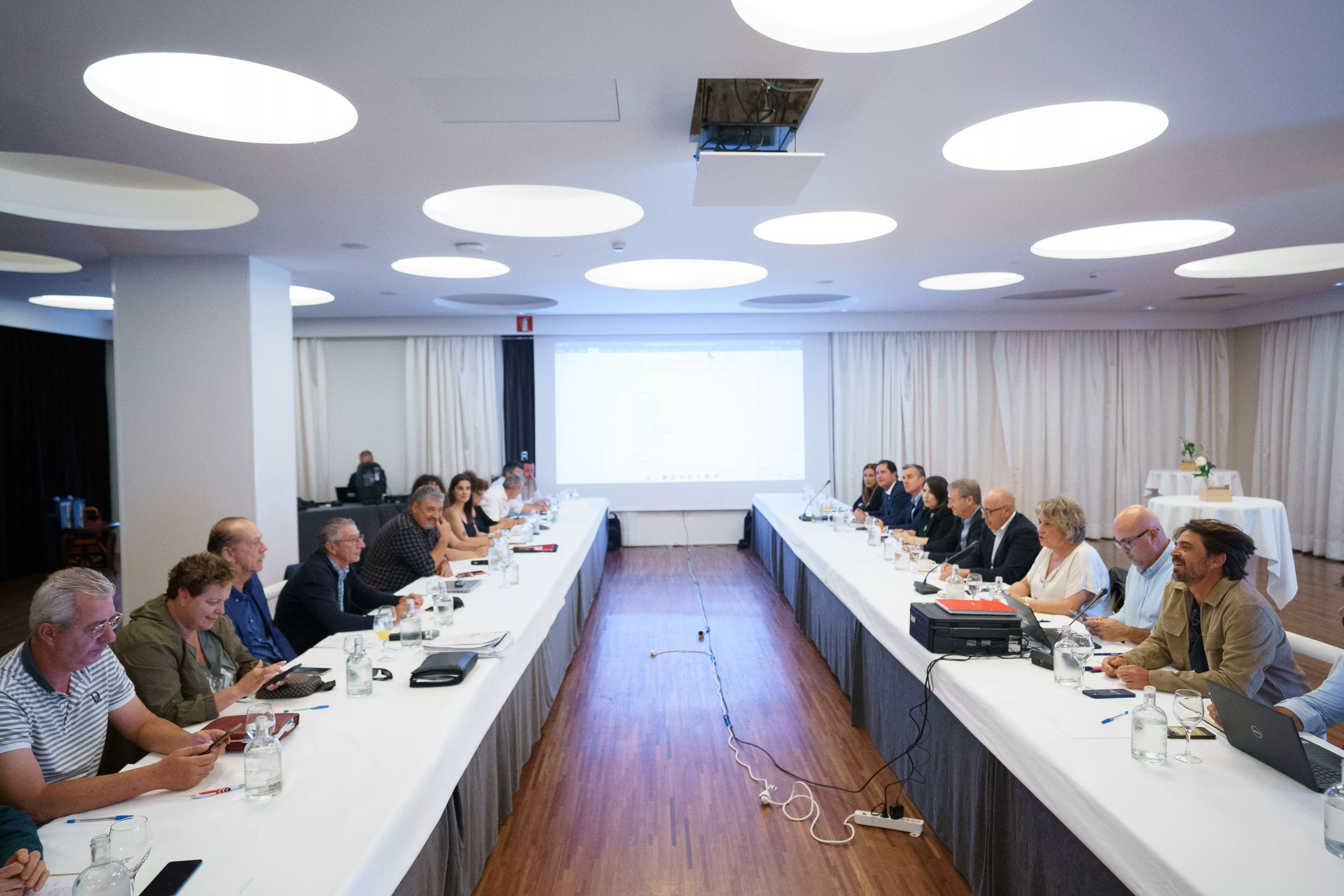 Ashotel ratifica el preacuerdo con sindicatos y pone fin al conflicto en el sector turístico.. / RAMÓN DE LA ROCHA-EFE