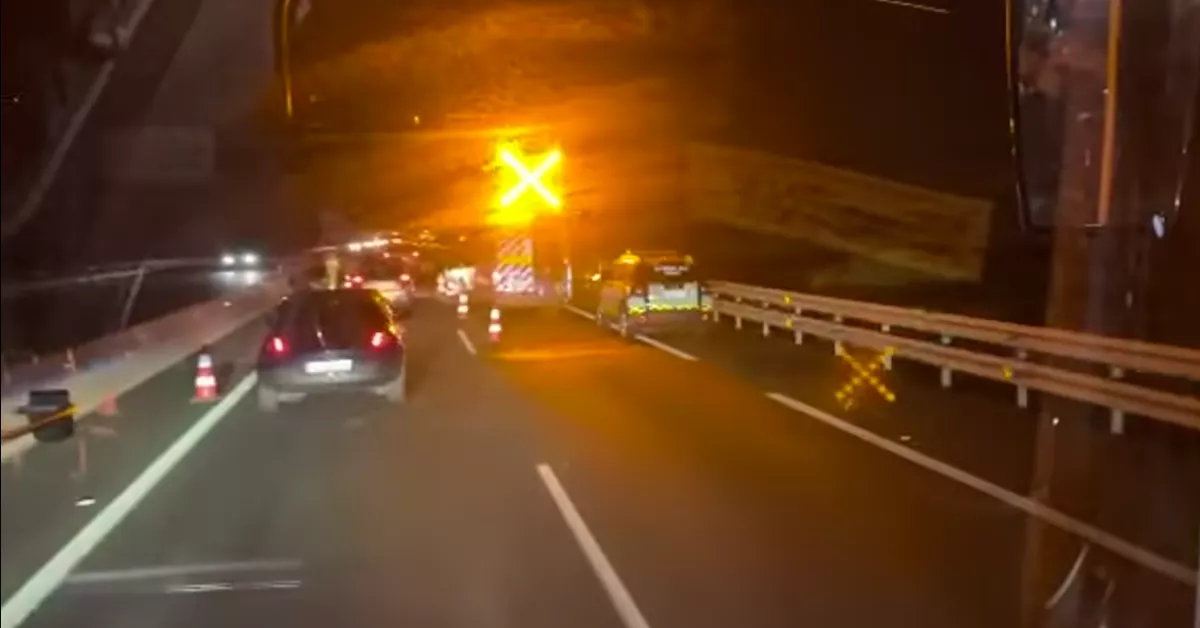 Accidente ocurrido en la TF-1 por el choque de tres vehículos. /Redes