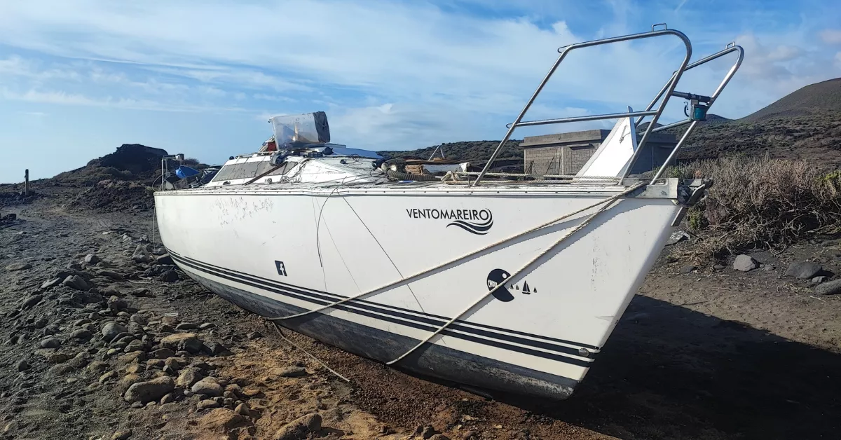 Barco del que escapó la víctima de trata. /Policía Nacional