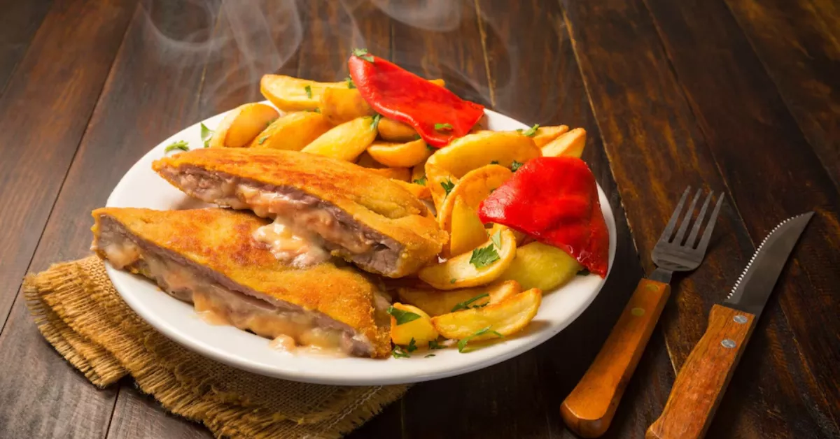 Imagen de un plato de cachopo / PEXELS