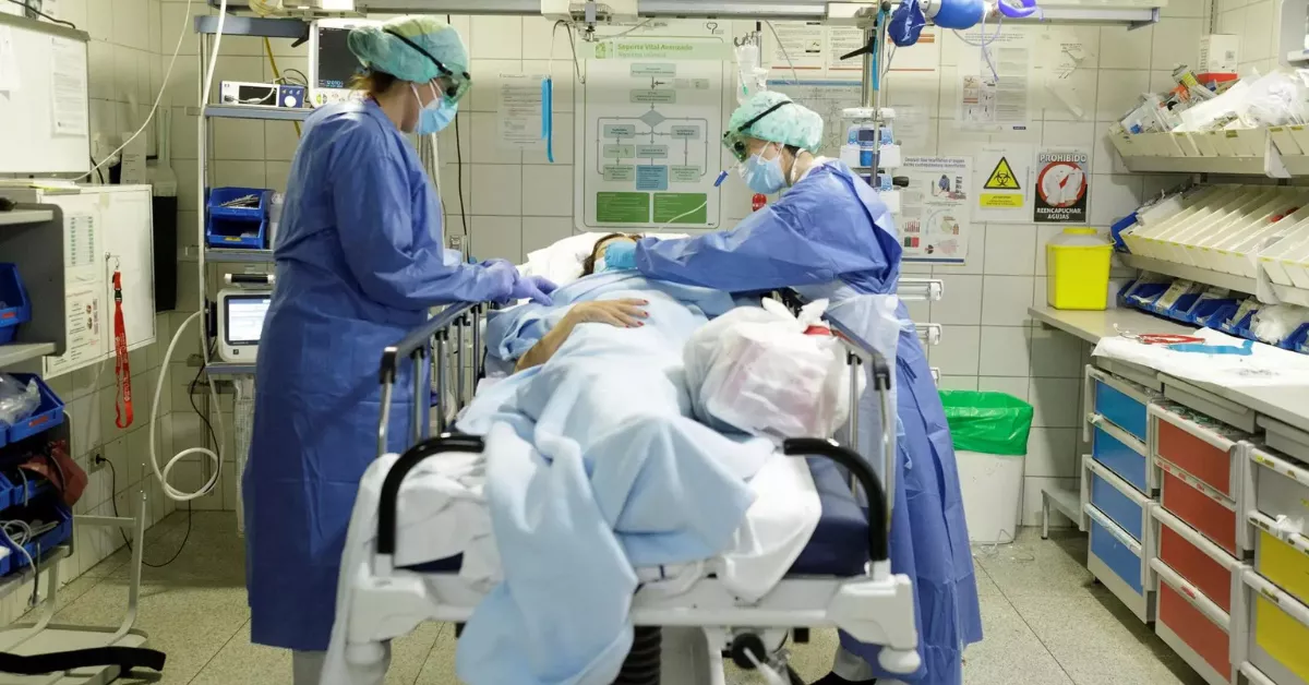 Imagen de dos sanitarias en la Sanidad de Canarias / EFE