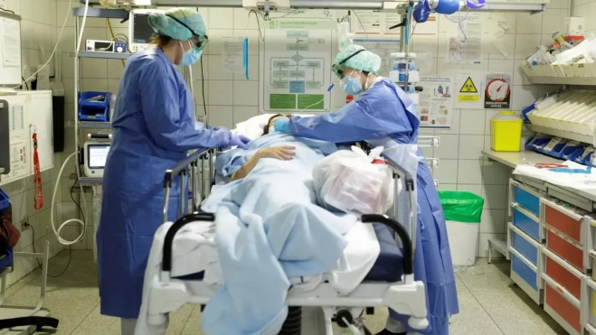 Imagen de dos sanitarias en la Sanidad de Canarias / EFE Imagen de dos sanitarias en la Sanidad de Canarias / EFE