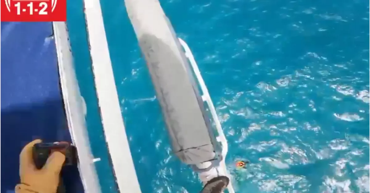 El helicóptero del #GES en el rescate del pescador fallecido por ahogamiento. /112