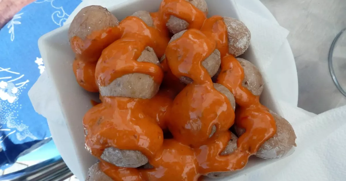 Imagen de papas arrugadas con mojo / EFE