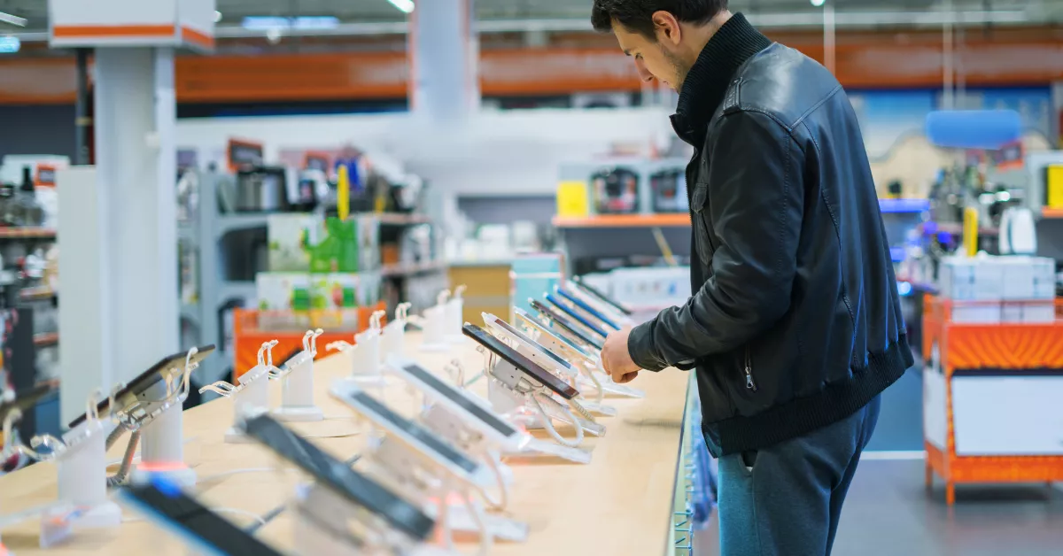 Tienda con móviles en venta. / IMAGEN DE LA RED