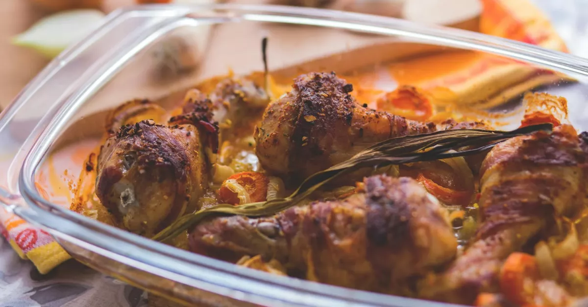 Bandeja de pollo al horno para la cena / PEXELS