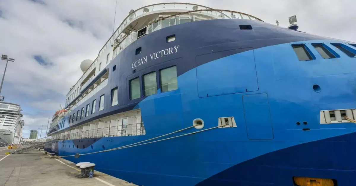 El buque ‘Ocean Victory’, que suma 15 Estrellas Michelín a bordo, se estrenó esta Semana Santa en el Puerto de Las Palmas. / EFE / Ángel Medina G. 