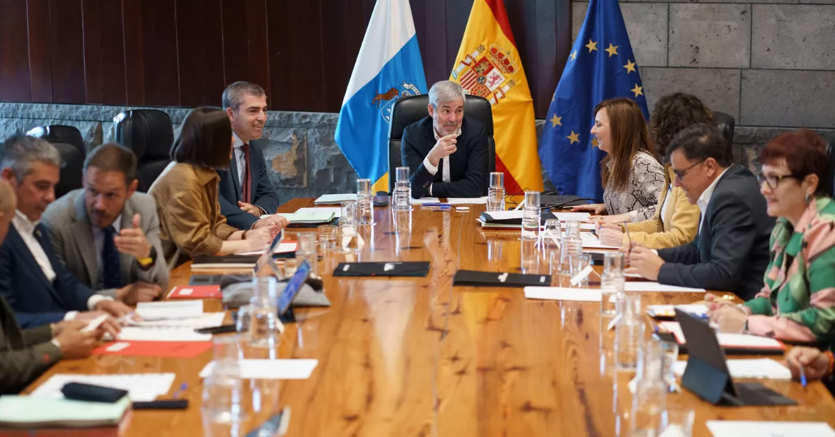El presidente de Canarias, Fernando Clavijo ha presidido la reunión del Consejo de Gobierno. / EFE / Ramón de la Rocha
