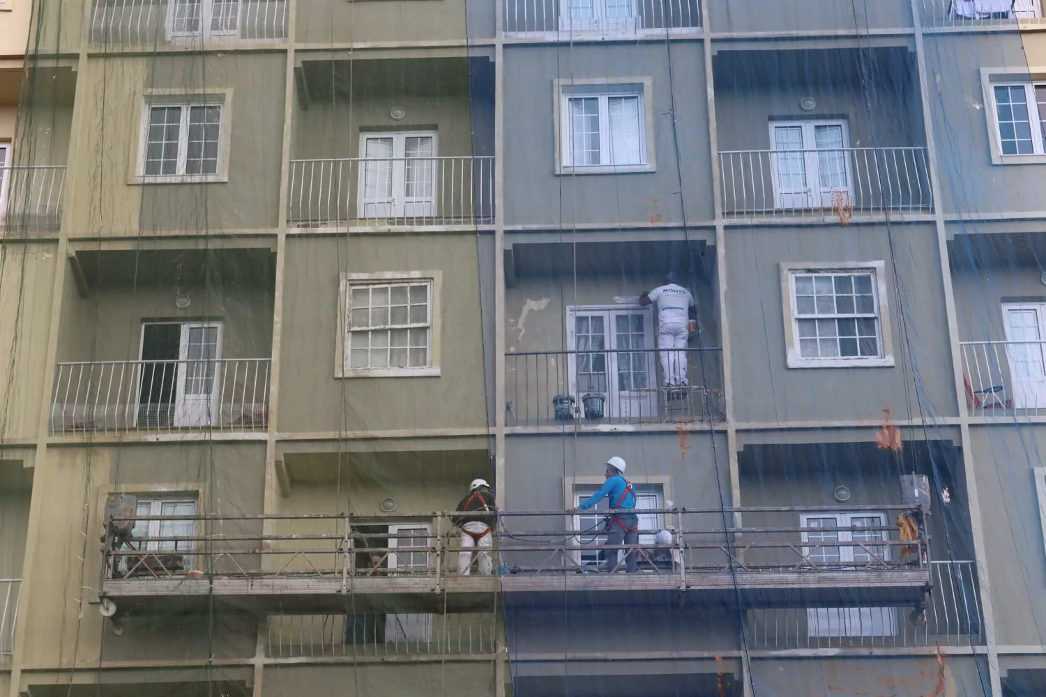 Obras en un edificio en Santa Cruz de Tenerife. / AINOHA CRUZ-ATLÁNTICO HOY