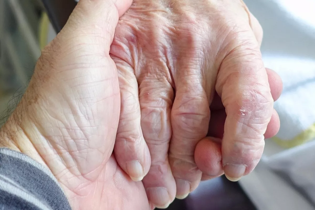 Imagen alusiva a una persona dependiente. / PIXABAY 