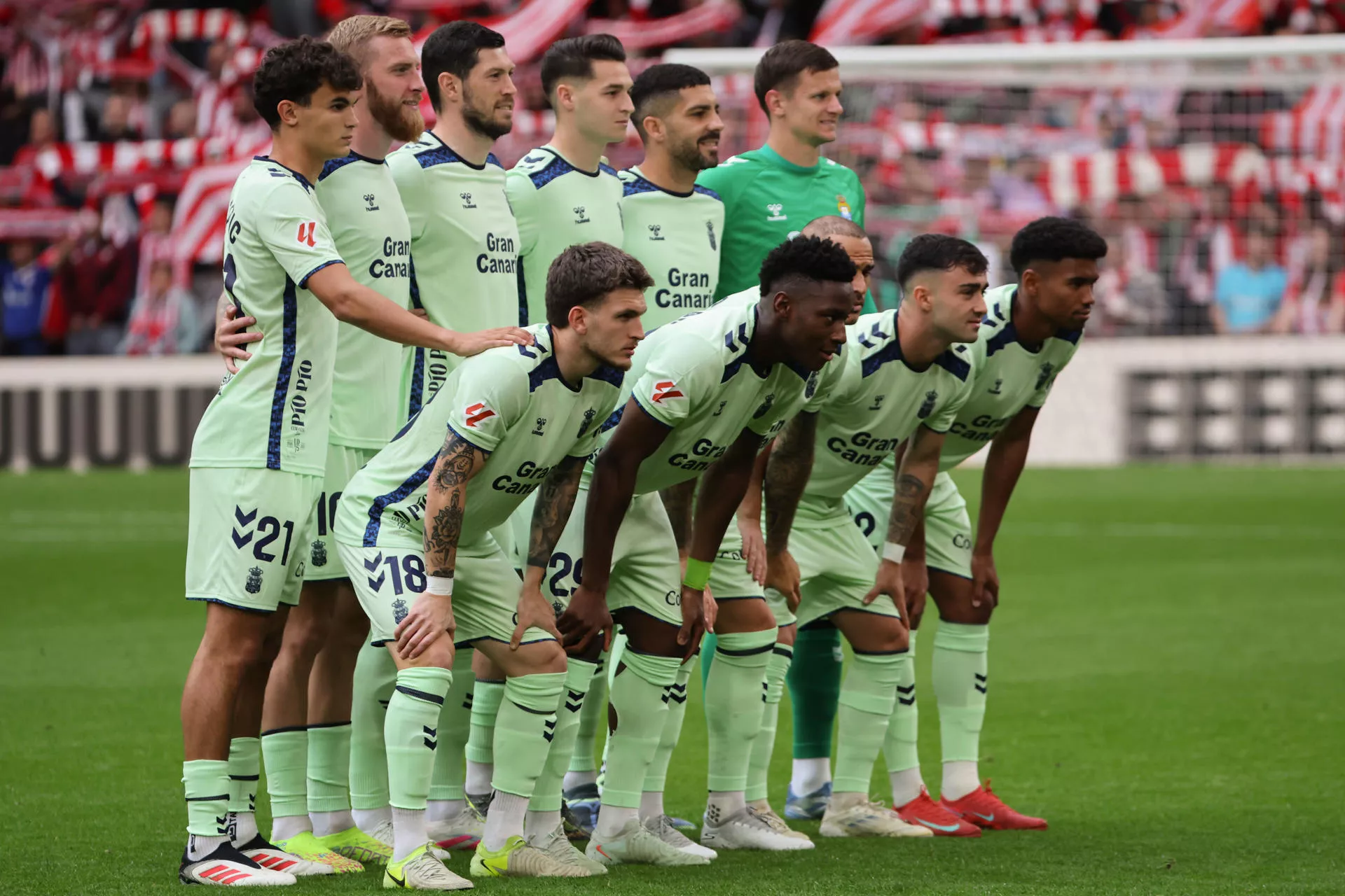 Once titular de la UD Las Palmas en San Mamés. / LUIS TEJIDO-EFE