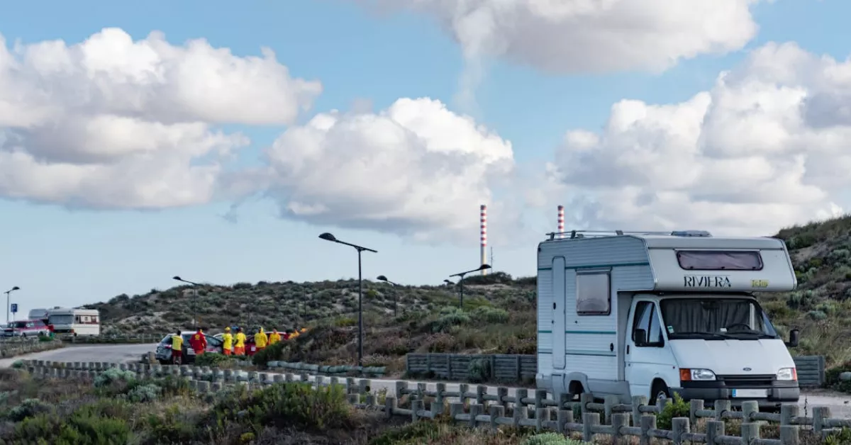 Imagen de una caravana que va de acampada / PEXELS