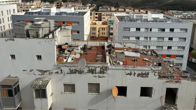 Tejados llenos de escombros que se ven desde la azotea / ATLÁNTICO HOY - MARCOS MORENO