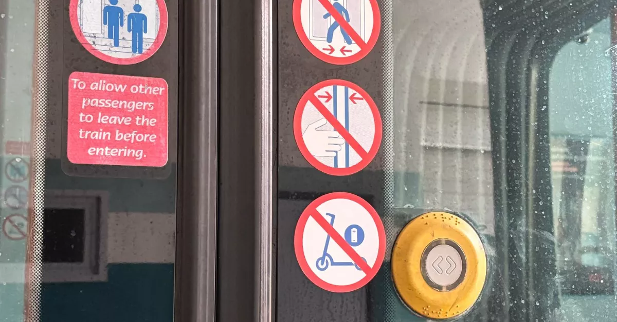 Prohibido el acceso de patinetes al tranvía de Tenerife|CEDIDA