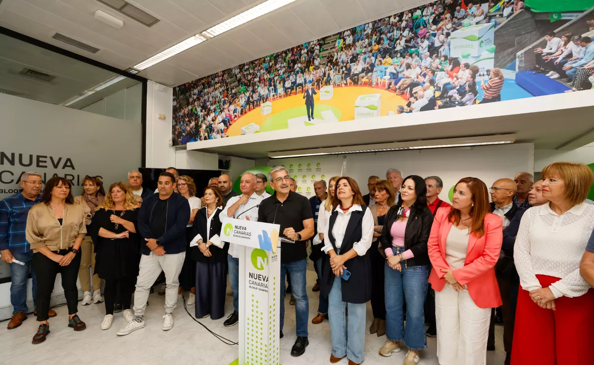 El presidente de Nueva Canarias, Román Rodríguez, durante la rueda de prensa que ofreció este sábado para informar de los acuerdos que ha adoptado su Ejecutiva Nacional / EFE - ELVIRA URQUIJO El presidente de Nueva Canarias, Román Rodríguez, durante la rueda de prensa que ofreció este sábado para informar de los acuerdos que ha adoptado su Ejecutiva Nacional / EFE - ELVIRA URQUIJO