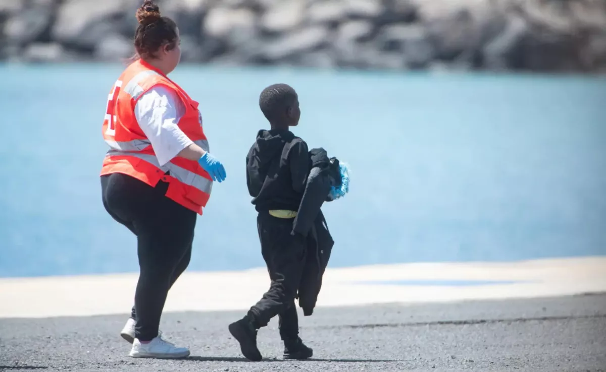 Un menor migrante no acompañado. / EFE