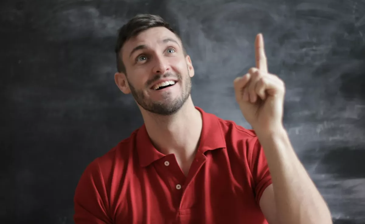 Imagen de una persona sonriendo / PEXELS