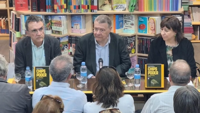 A la izquierda, Emilio García; a la derecha, la periodista Marimar Jiménez / CEDIDA