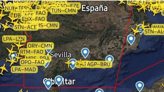 Imagen difundida por los Controladores Aéreos en sus redes sociales, con el desvío de vuelos por el cierre del centro de control de comunicaciones y de radar Enaire, en Sevilla. / AH Imagen difundida por los Controladores Aéreos en sus redes sociales, con el desvío de vuelos por el cierre del centro de control de comunicaciones y de radar Enaire, en Sevilla. / AH