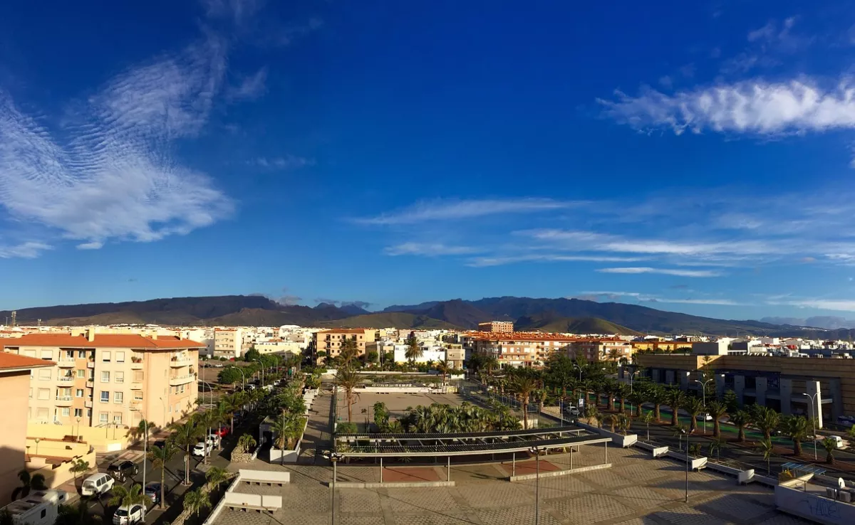 Panorámica de Vecindario, uno de los pueblos más feos de Canarias según la IA / PIXABAY